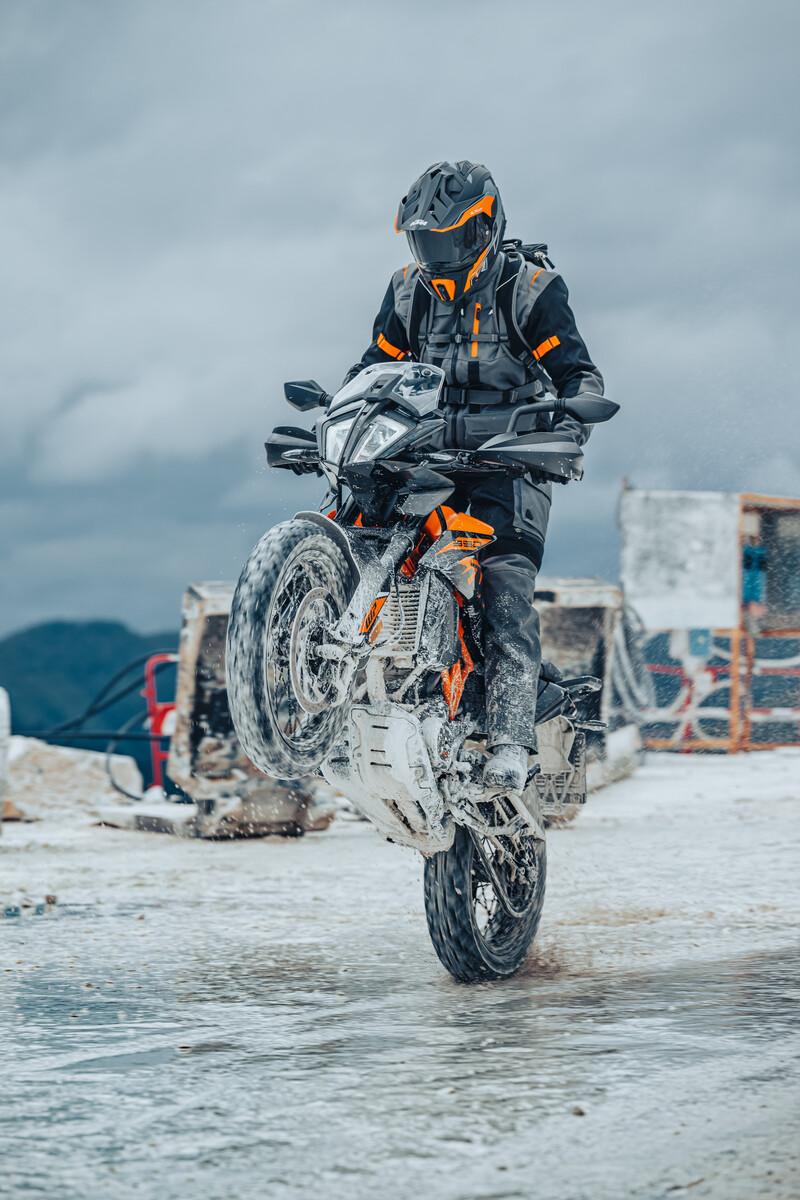 390 ADVENTURE SW 2023