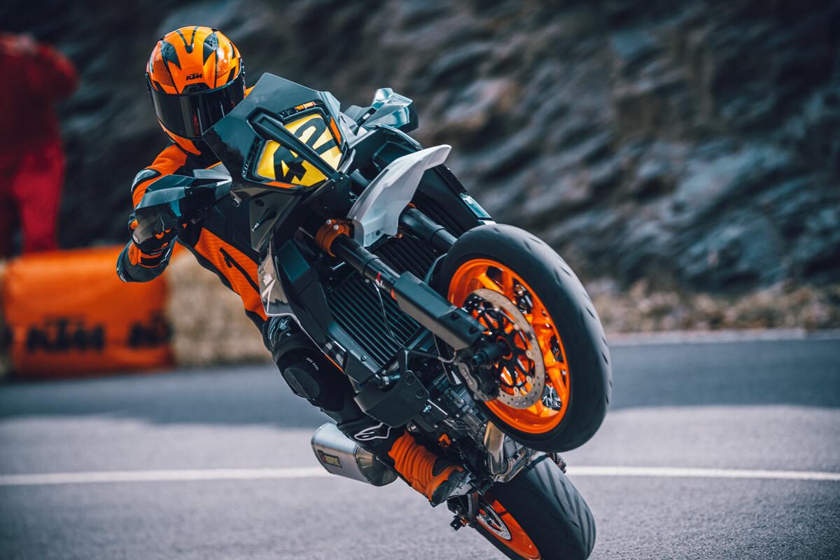 Lancement KTM 890 SMT