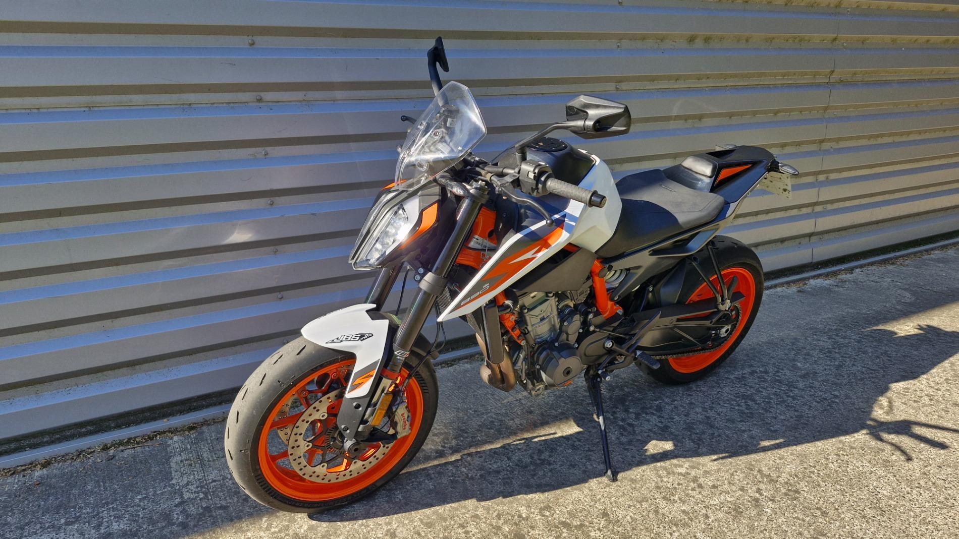 890 DUKE R