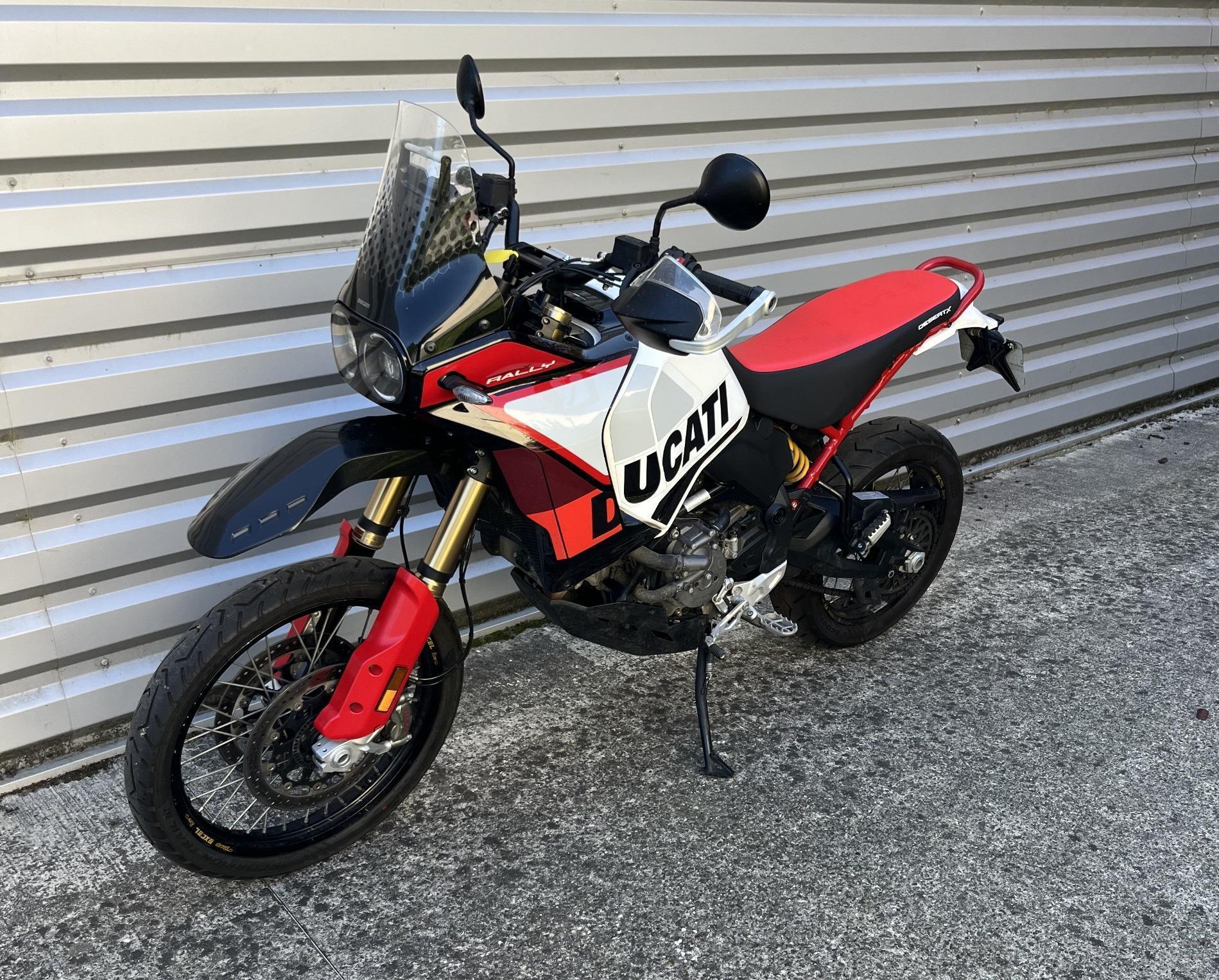DUCATI DESERT X RALLY