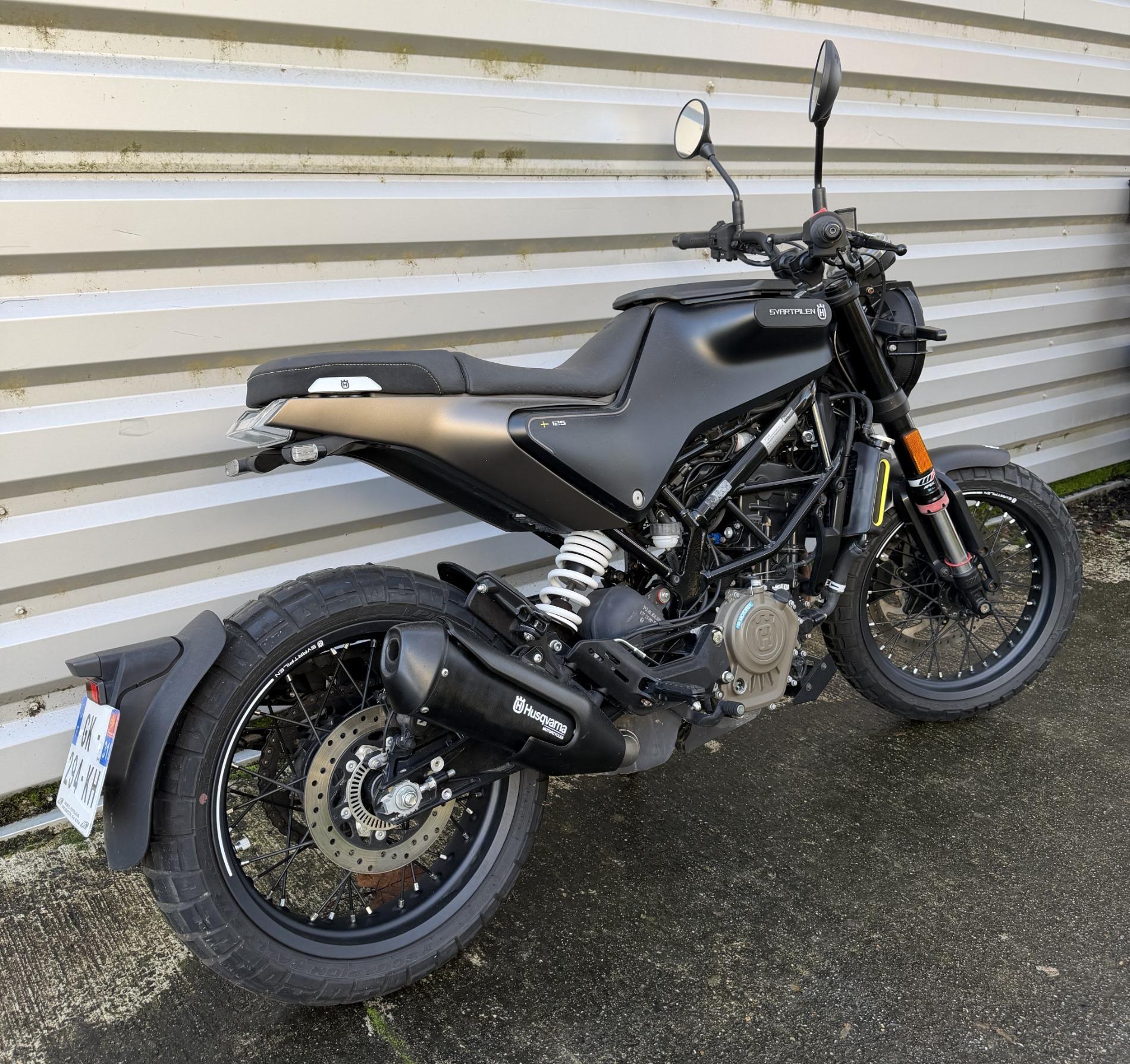 Husqvarna 125 svartpilen