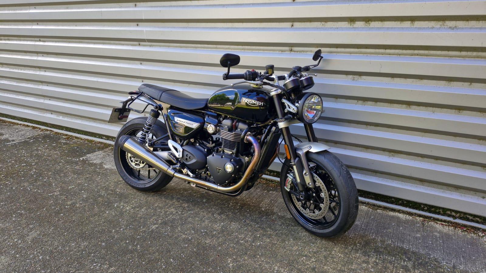 TRIUMPH 1200 SPEED TWIN