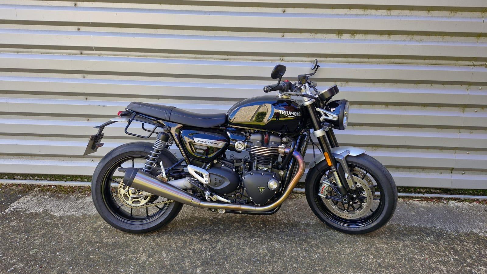 TRIUMPH 1200 SPEED TWIN