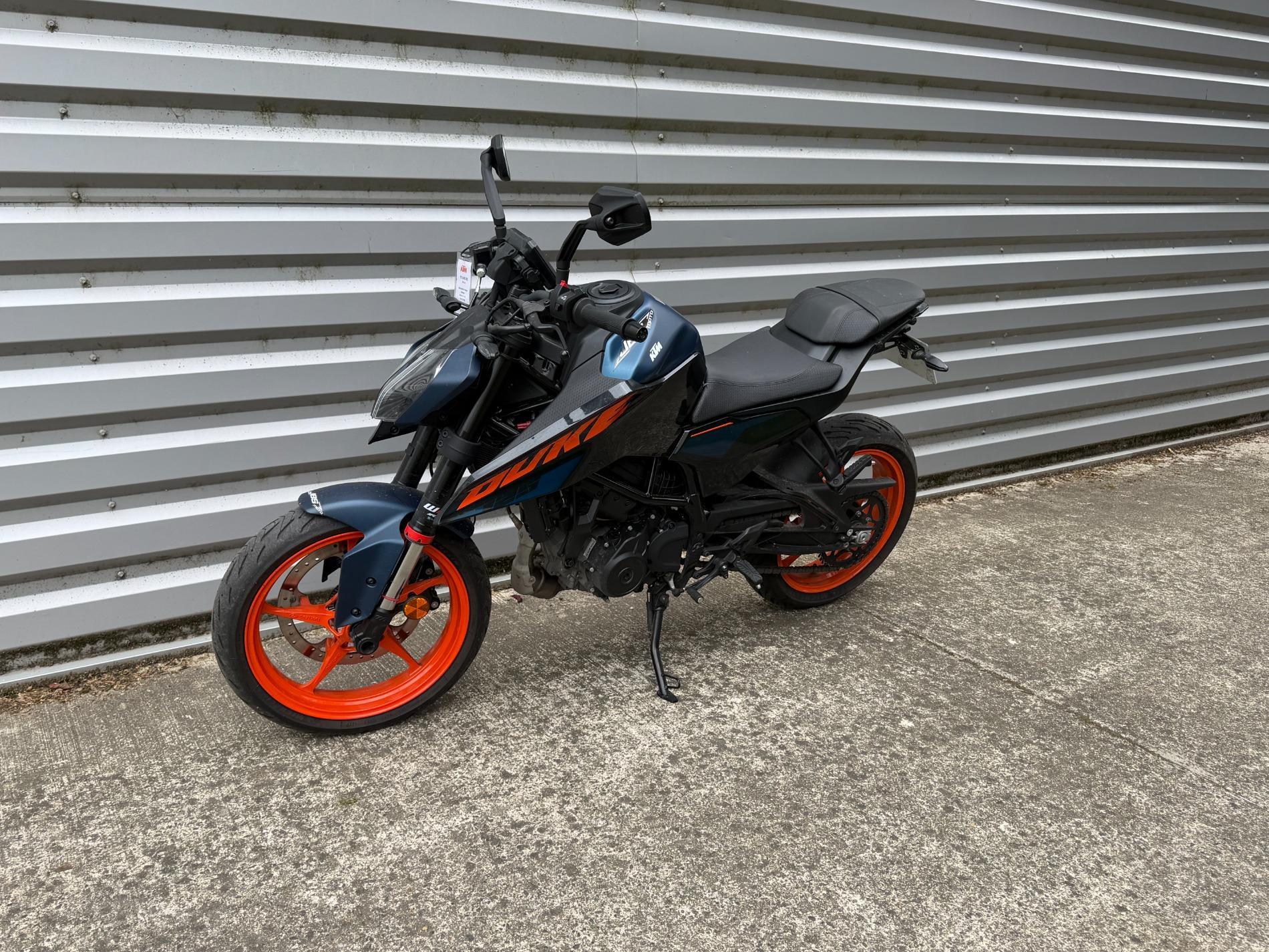 125 DUKE