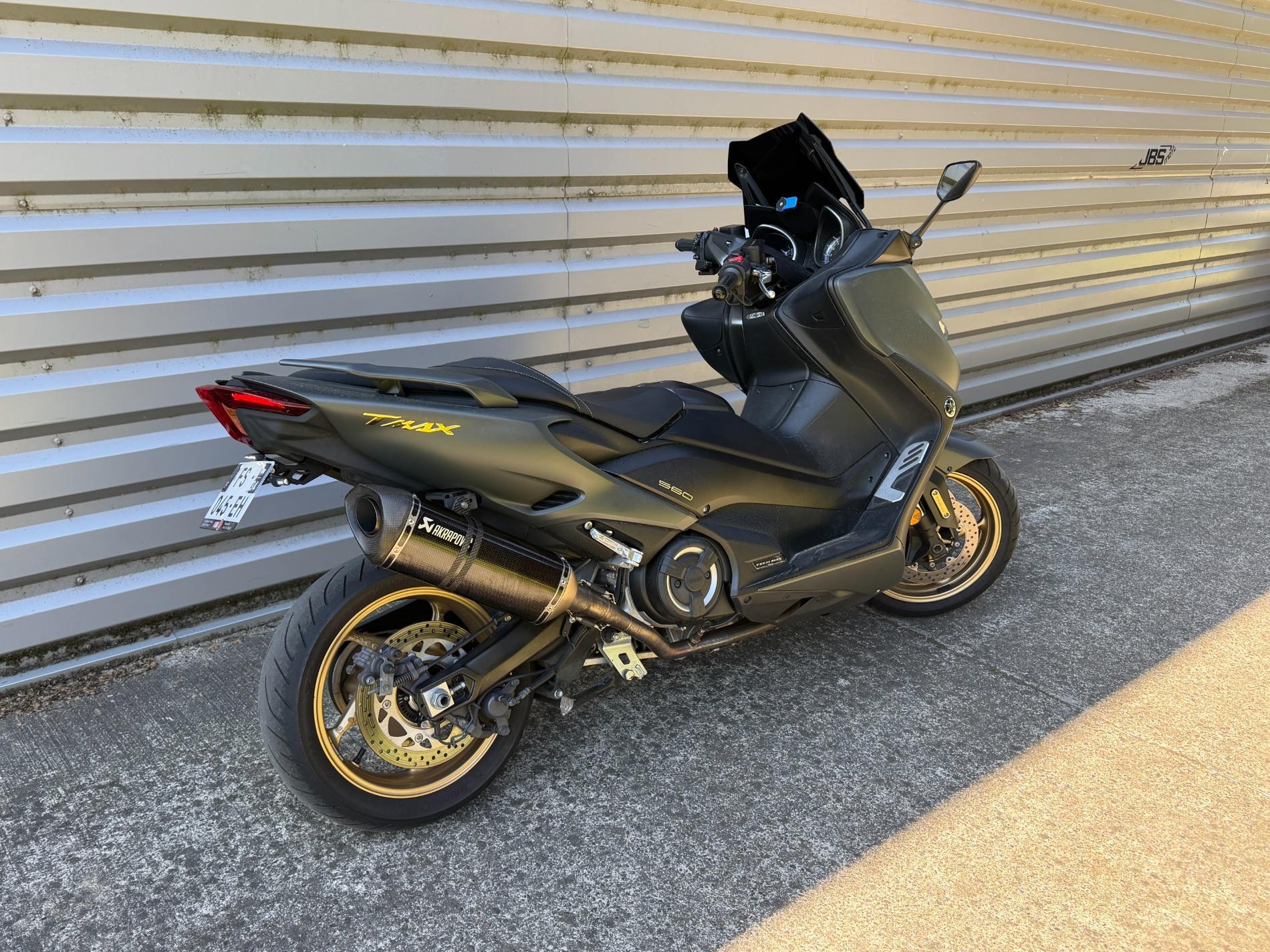 TMAX 560
