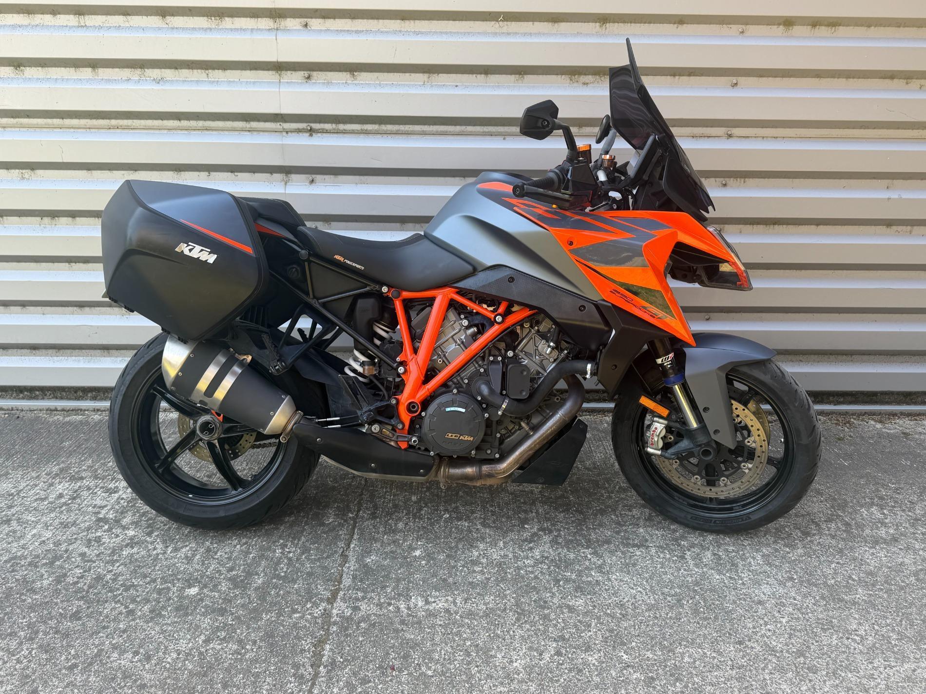 KTM 1290 SUPER DUKE GT 2022