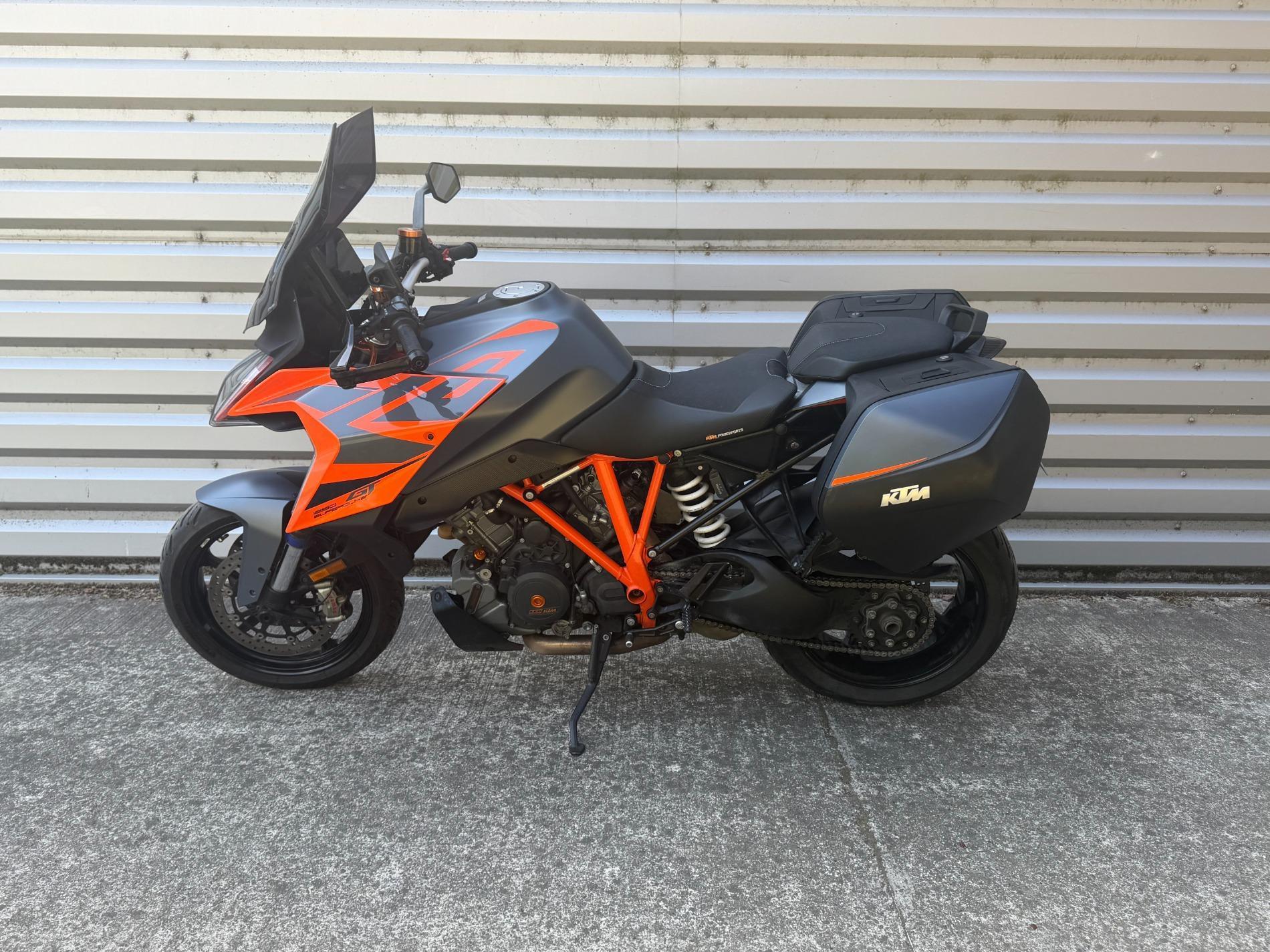 KTM 1290 SUPER DUKE GT 2022