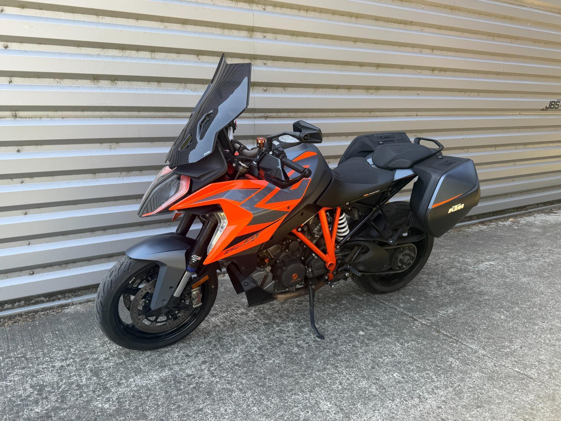KTM 1290 SUPER DUKE GT 2022